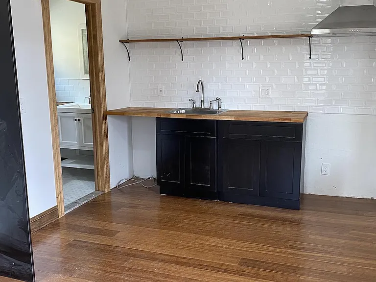 72 N Pearl St #1B — Photo 3