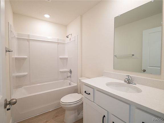 4th image of 7451 Kenway Dr