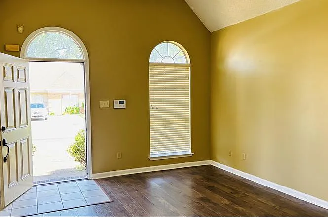 3 bed, 1148 sqft, $1,295 — Photo 3