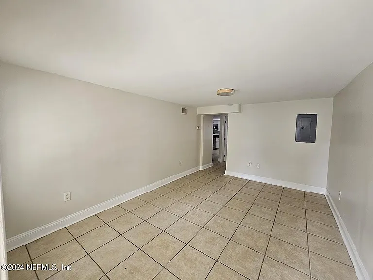 925 Phillips St #1 — Photo 3