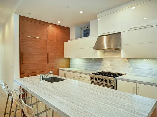 Sold by Sotheby's International Realty | media 11