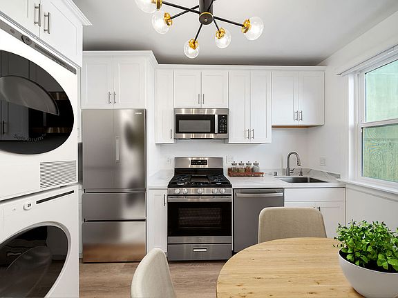 2nd image of 452 Oak St APT 3