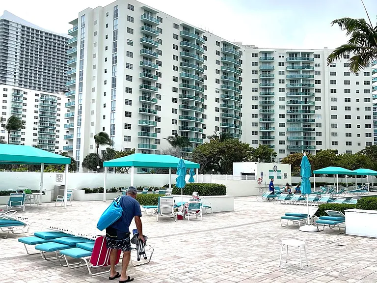 3725 S Ocean Dr — Photo 15