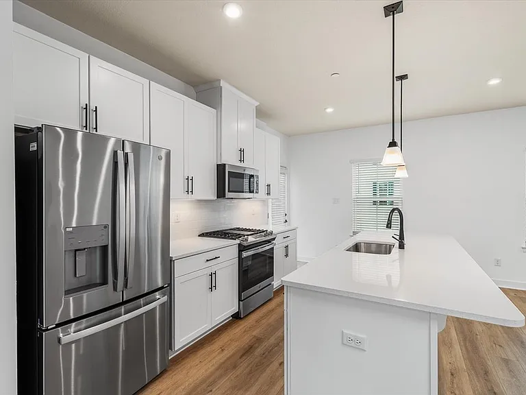 9001 Hickory Rd — Photo 4