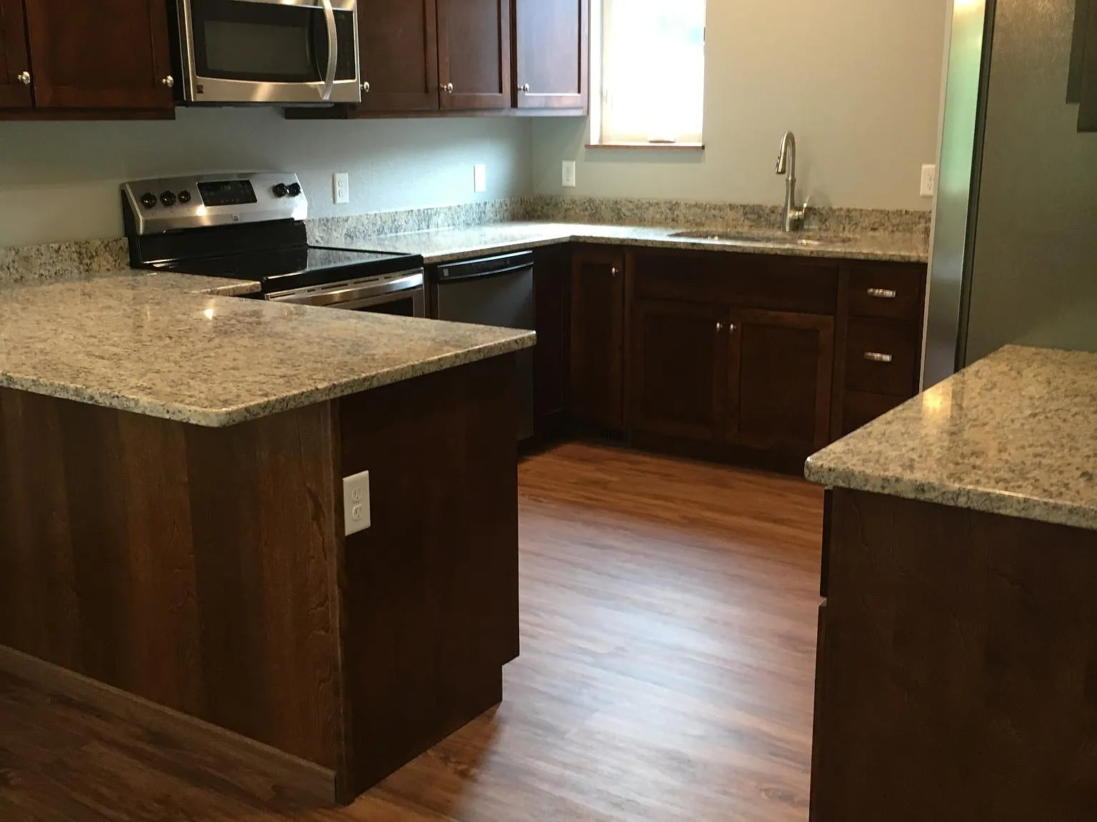 2 bed, 2000 sqft, $1,650 — Photo 1