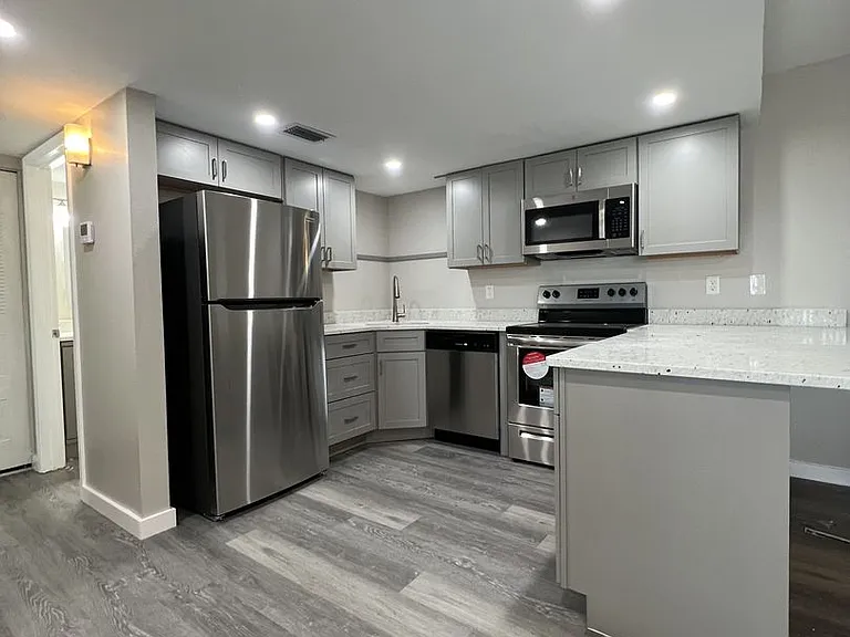 21260 Brinson Ave — Photo 4