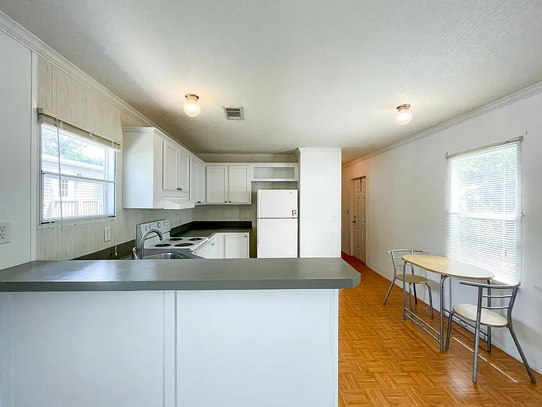 5816 SW Archer Rd #33 — Photo 4