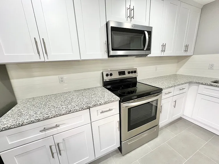 451 Frizzell Ave #D — Photo 5