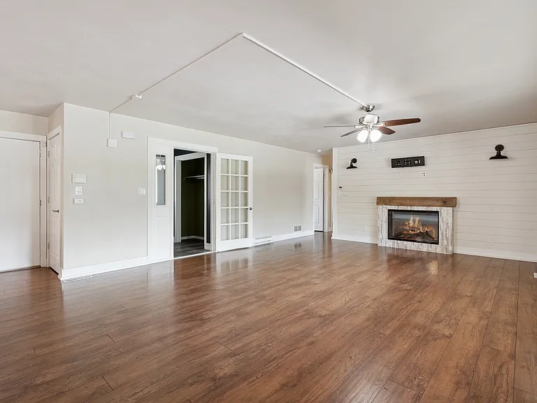 2310 Yorkshire Dr — Photo 7