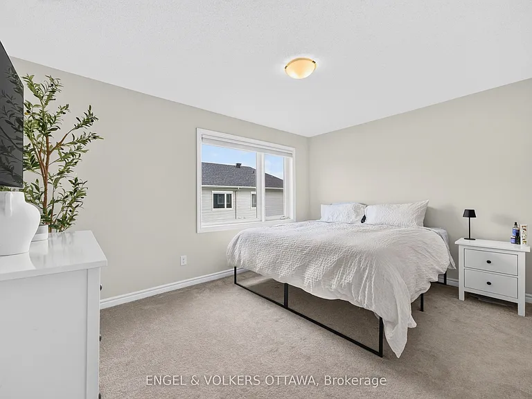 33 Focality Cres — Photo 20