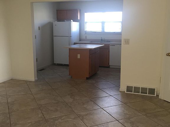 Equipped kitchen with large dining area, tiled flooring