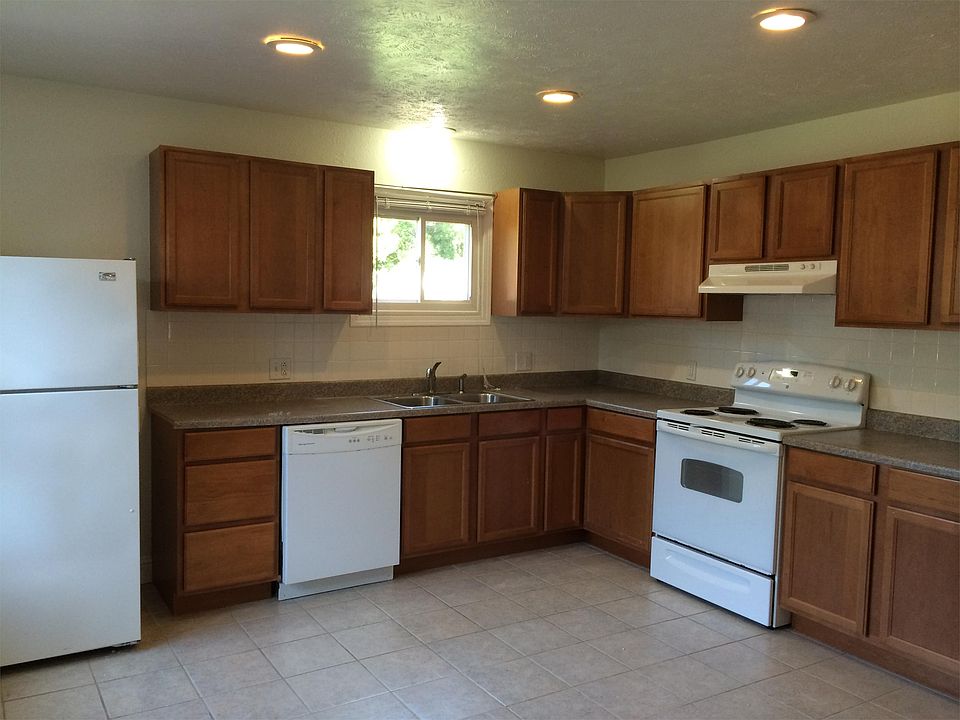 2nd image of 304 S Poplar St #A