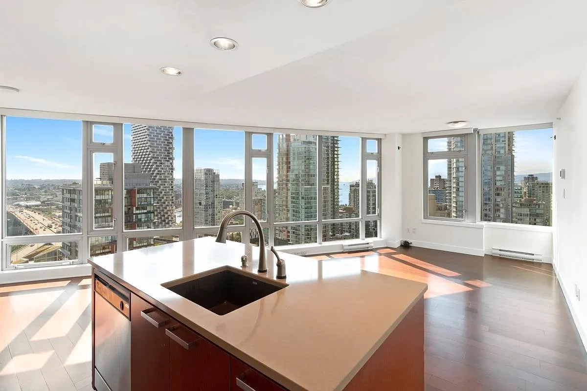 Building Photo - 1255 Seymour St #2603