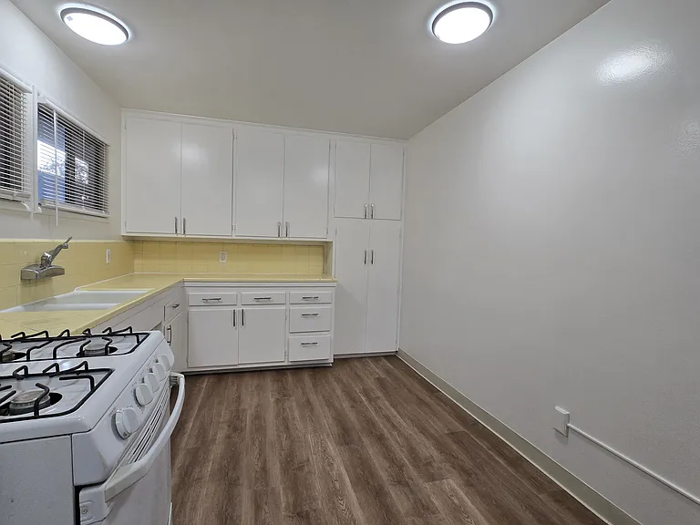 724 N Sunset Blvd #A — Photo 4