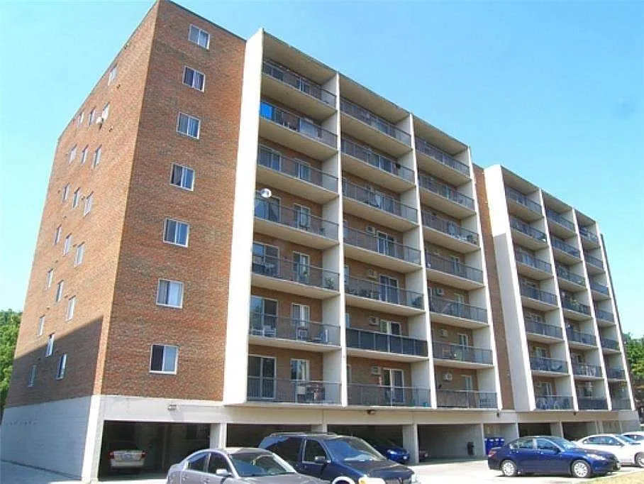 Gemini Towers Apartments — Photo 2