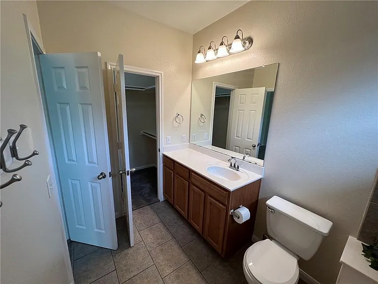 2400 Allred Dr #B — Photo 21