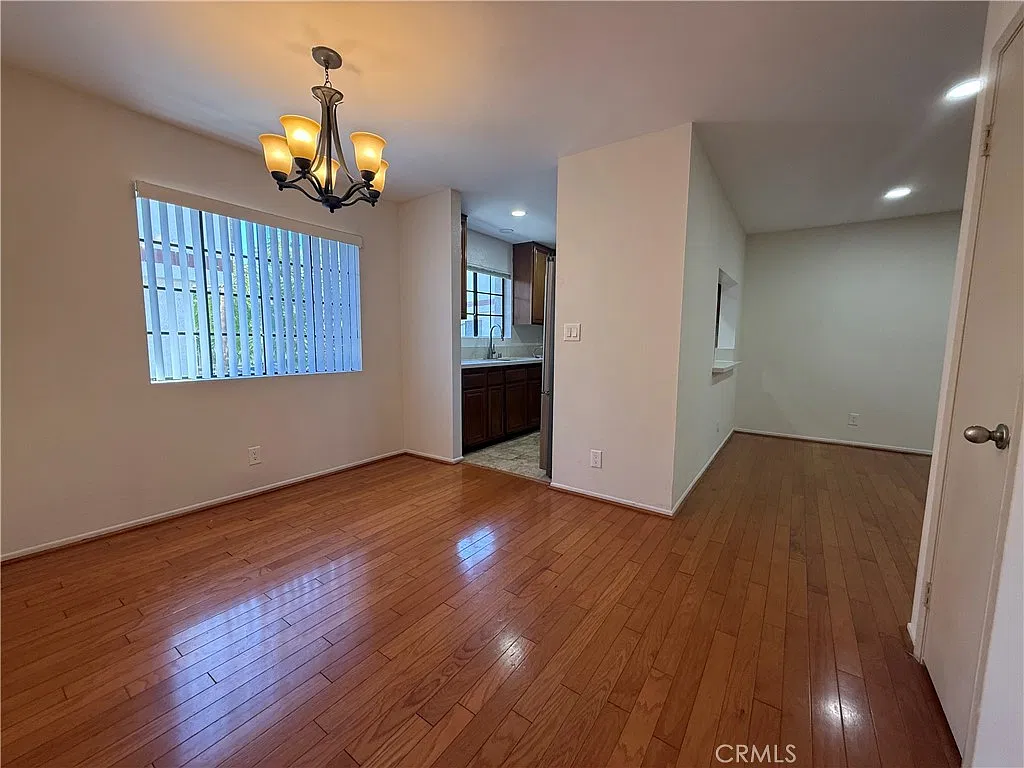 2 bed, 2.5 bath, 1186 sqft, $3,750 — Photo 3
