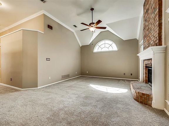 3rd image of 5922 Mockingbird Ln