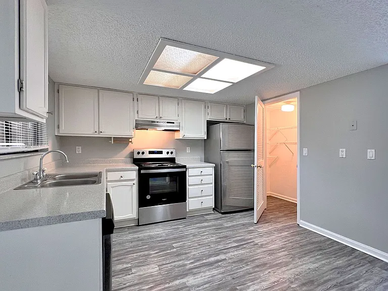 1870 Avenue Q SW — Photo 7