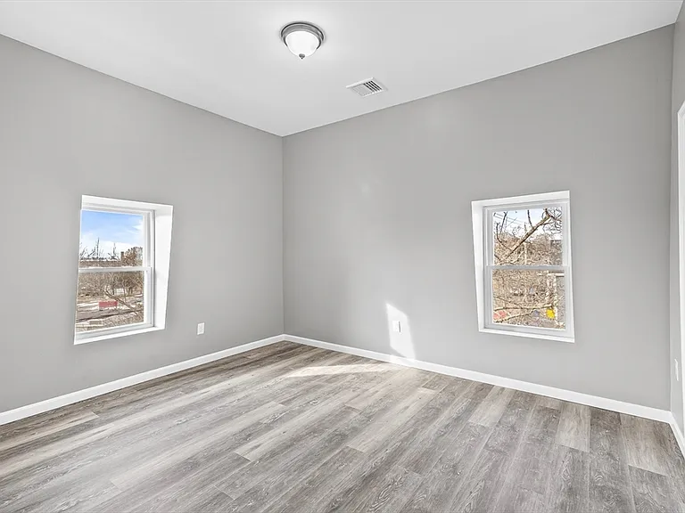 712 Eastern Ave #3 — Photo 7