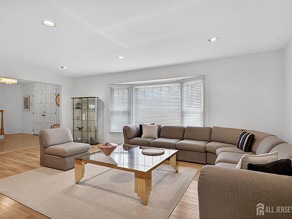 3rd image of 1328 Aaron Rd