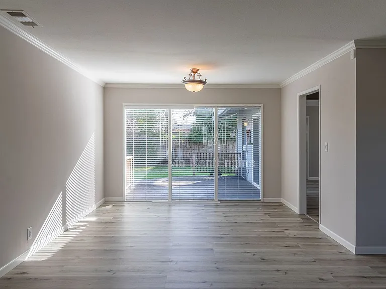 218 E Longview Ave — Photo 5