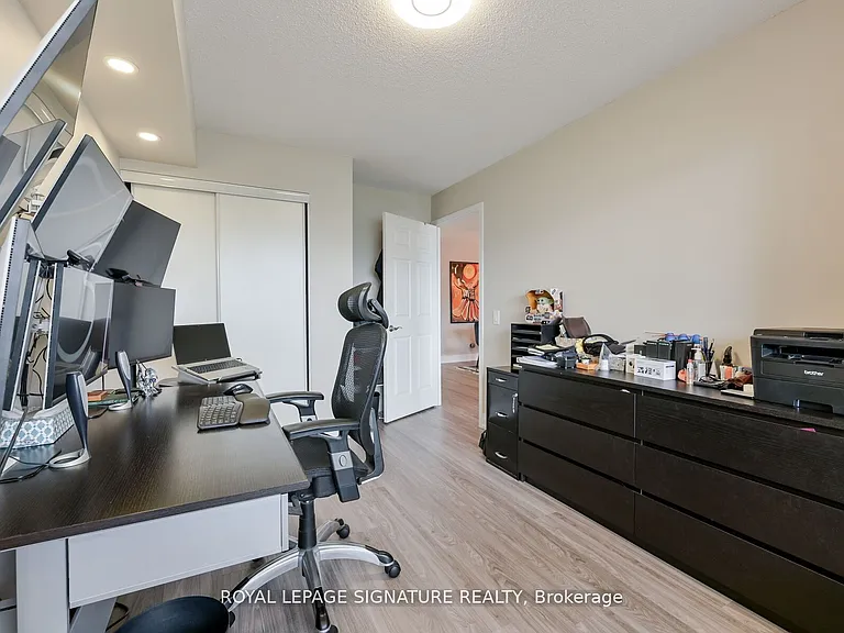 25 Kingsbridge Garden Cir #1126 — Photo 35
