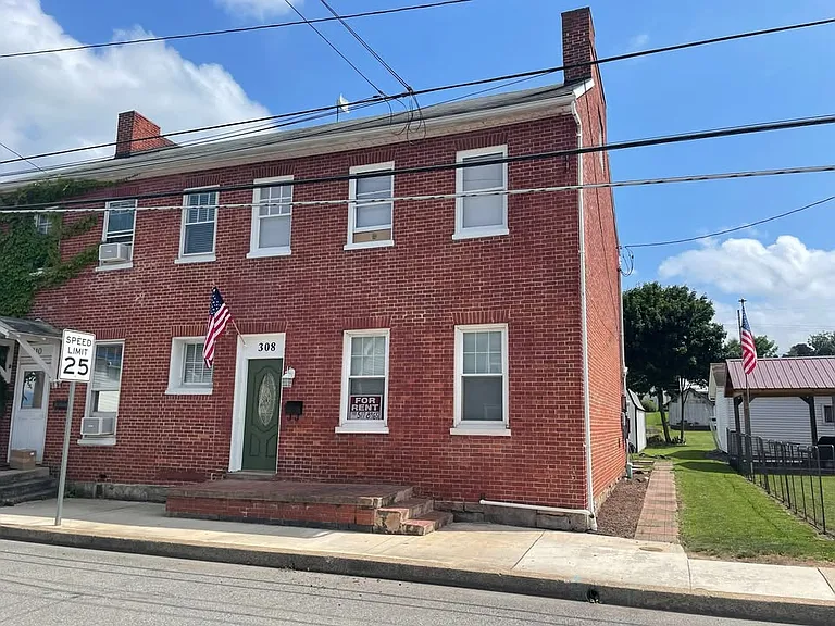 308 E Pitt St — Photo 1