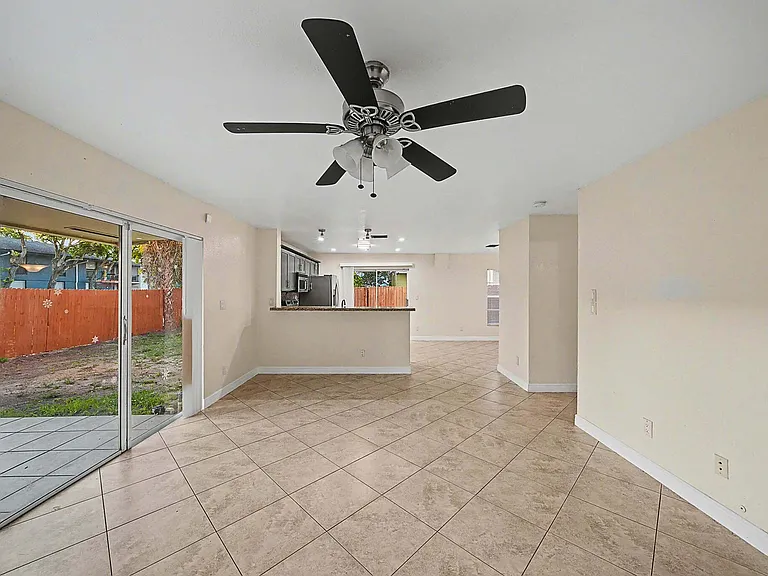 5789 Woodland Point Dr — Photo 15