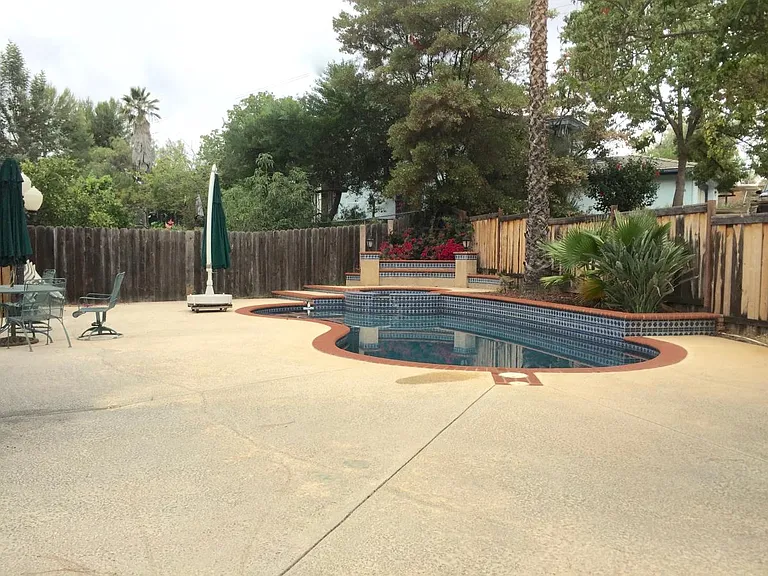 Pool & Spa