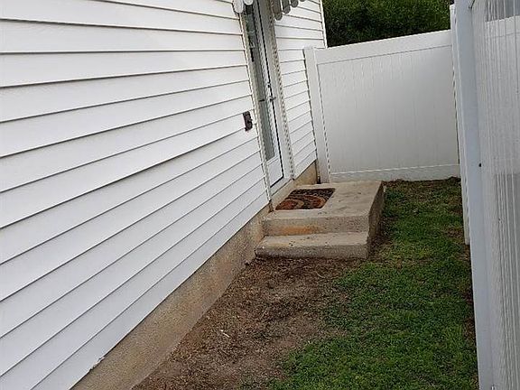 2nd image of 604 Avenue G