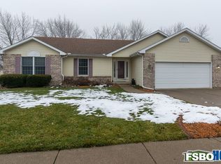 121 E Dolan Dr, Blue Grass, IA 52726
