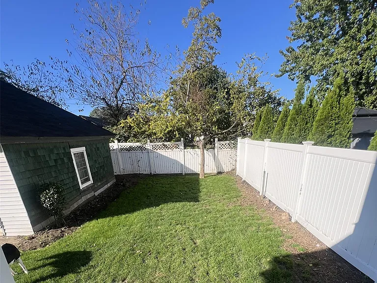 309 Franklin Ave — Photo 13