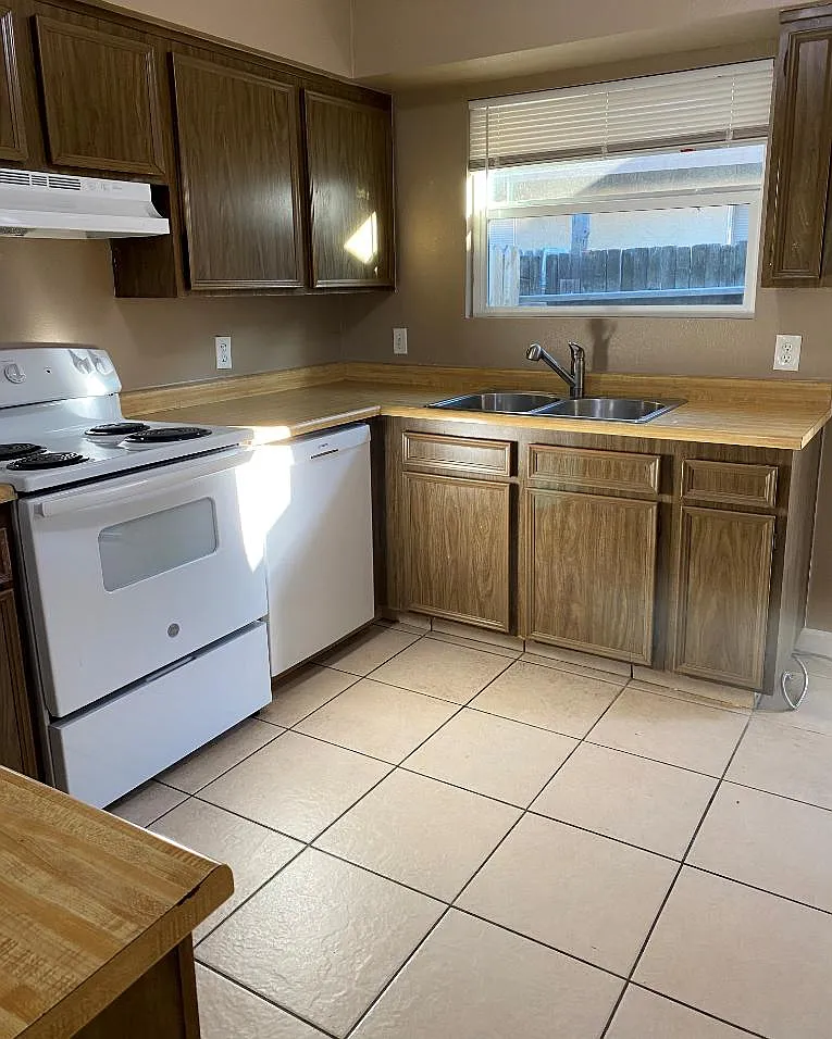 2 bed, 1100 sqft, $1,795 — Photo 4