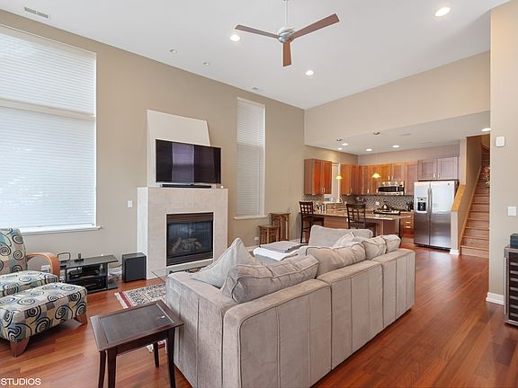 2nd image of 942 N Winchester Ave #2