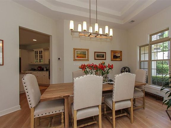 5th image of 6 Hickory Nut Ct