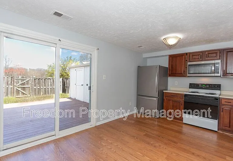 4686 Hercules Ln — Photo 6