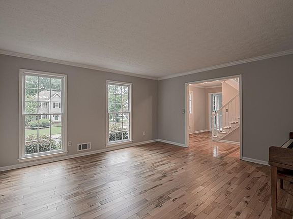 4th image of 2451 Meadowglen Trl