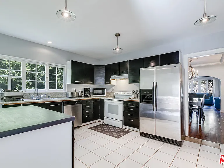 137 S Rexford Dr #1 — Photo 8