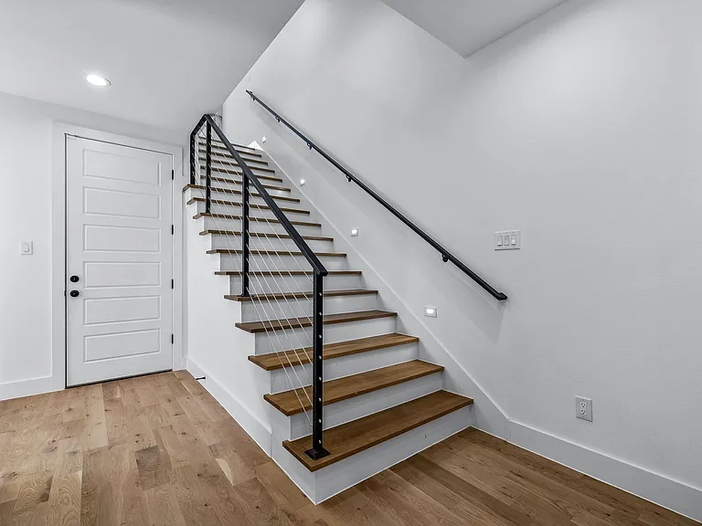 410 Avenue L #B — Photo 6