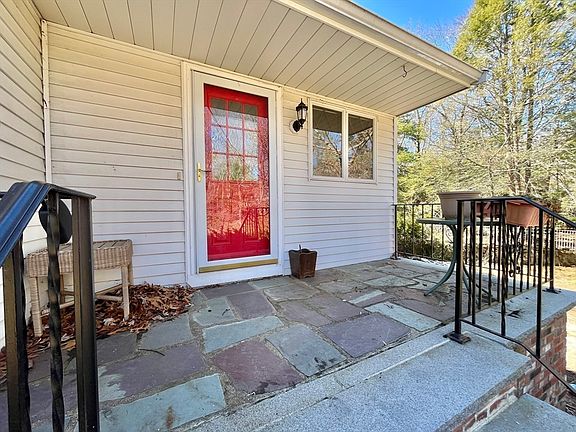 3rd image of 2 Lauren Rd