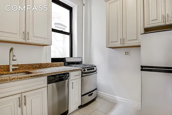 Rented by Compass | media 10