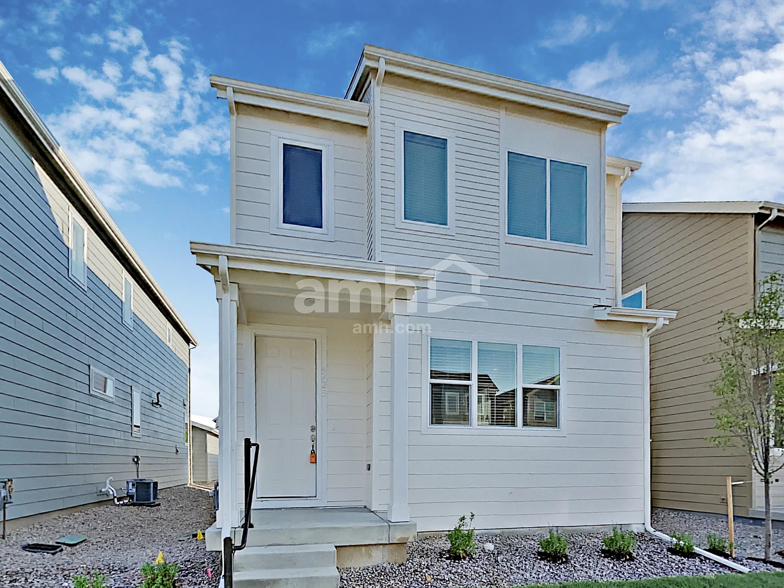 3 bed, 2.5 bath, 2019 sqft, $2,875 — Photo 1