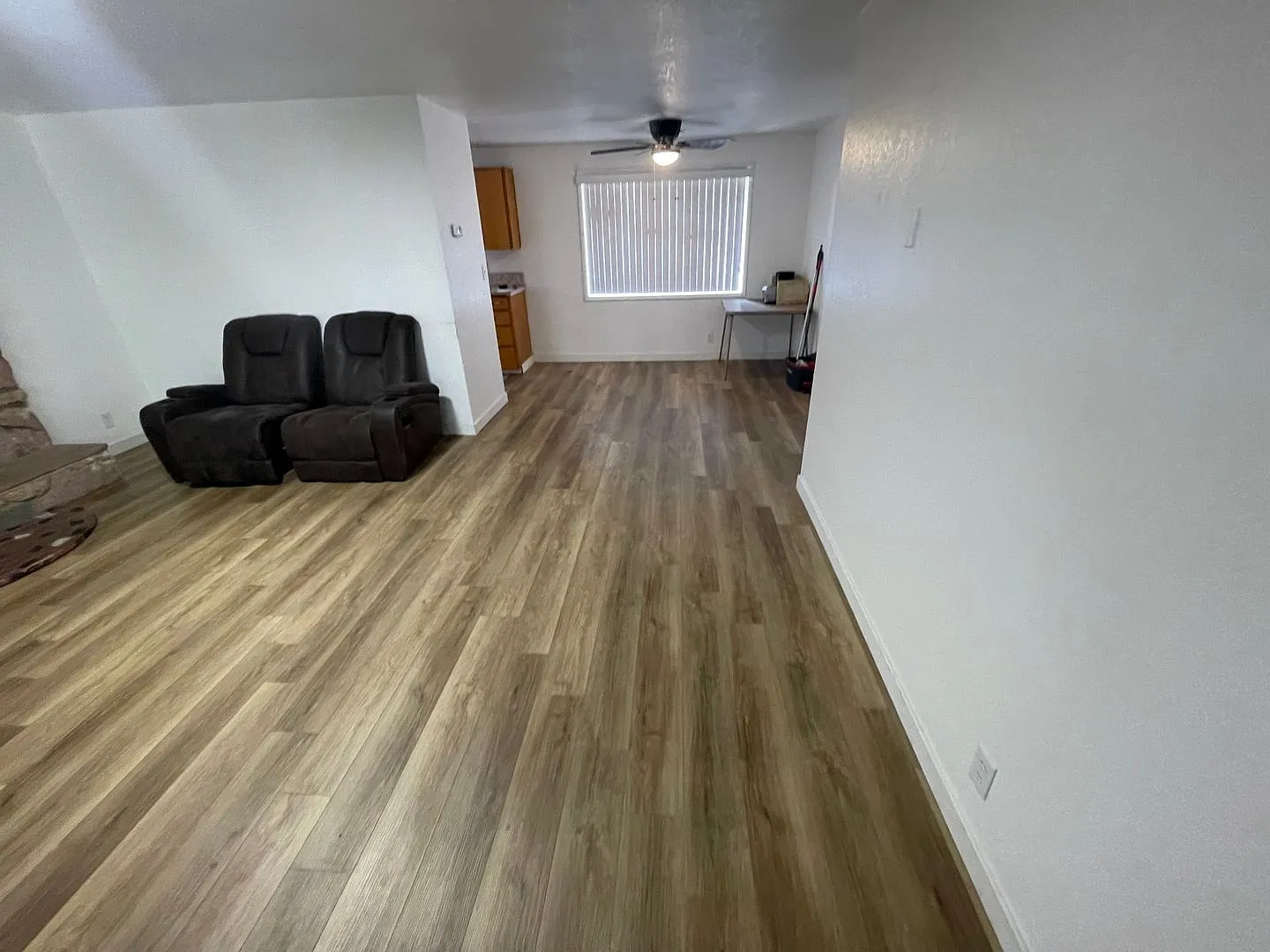 Hucrest 3 bedroom 2 bath home with garage — Photo 3