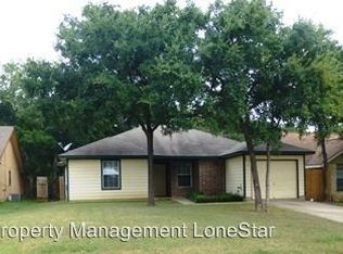 105 S Mockingbird Cir, Cedar Creek, TX 78612
