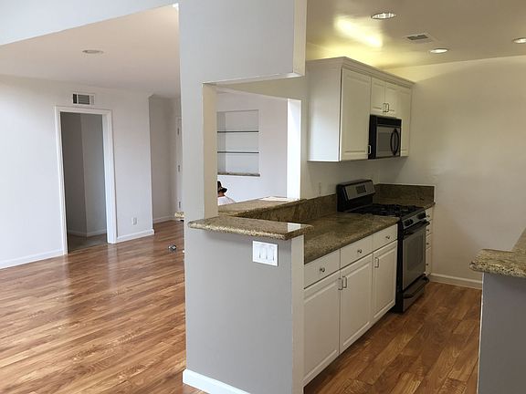 3rd image of 21529 Saticoy St APT 210