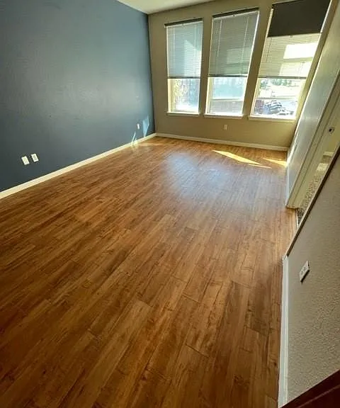 Lincoln Pointe Lofts- Income Restricted — Photo 9
