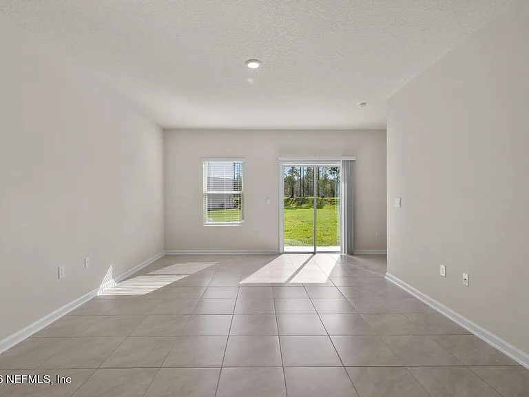 21 Temple Dr — Photo 18