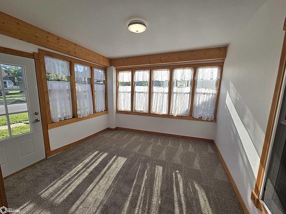 2nd image of 914 Water St