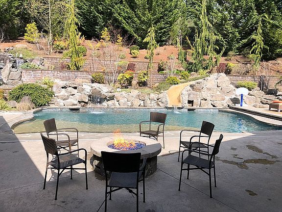 3rd image of 24320 NE 132nd Cir